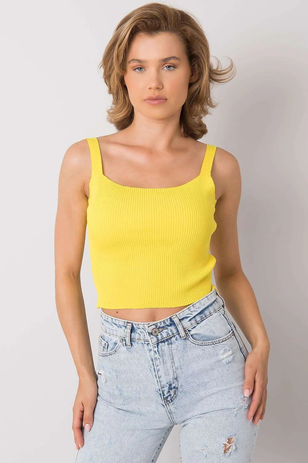 débardeur crop top côtelé acrylique maille extensible jaune vif coupe ajustée courte encolure asymétrique bretelles fines minimaliste moderne été