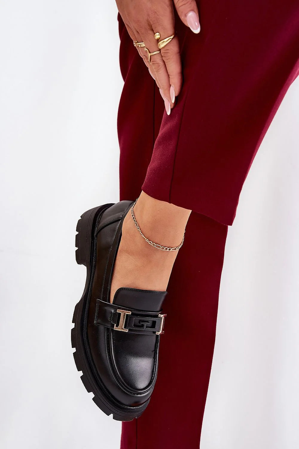 mocassins femmes élégants modernes cuir artificiel noir dorés boucle chaîne mors semelle épaisse crantée plateforme antidérapante talon bas confortable robuste