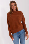 chandail femme brun terre cognac maille tricotée torsades horizontales texture douce épaisse col montant côtelé manches longues