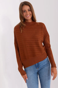 chandail femme brun terre cognac maille tricotée torsades horizontales texture douce épaisse col montant côtelé manches longues