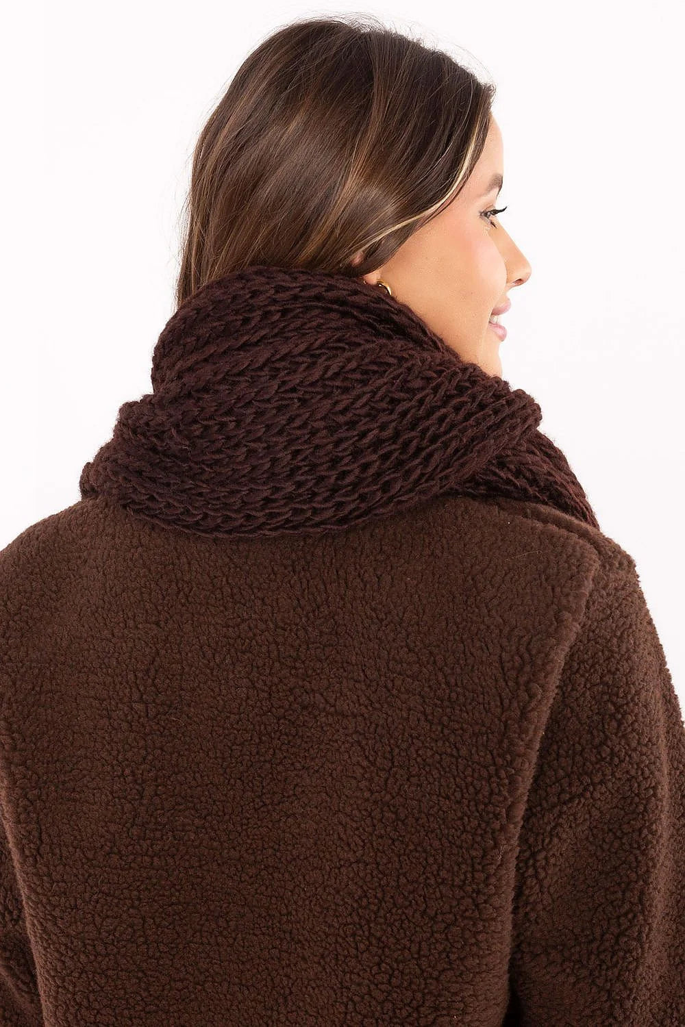 écharpe grosse maille pompons marron chocolat longue enveloppante moelleuse chaude cosy casual tendance hiver acrylique douce qualité
