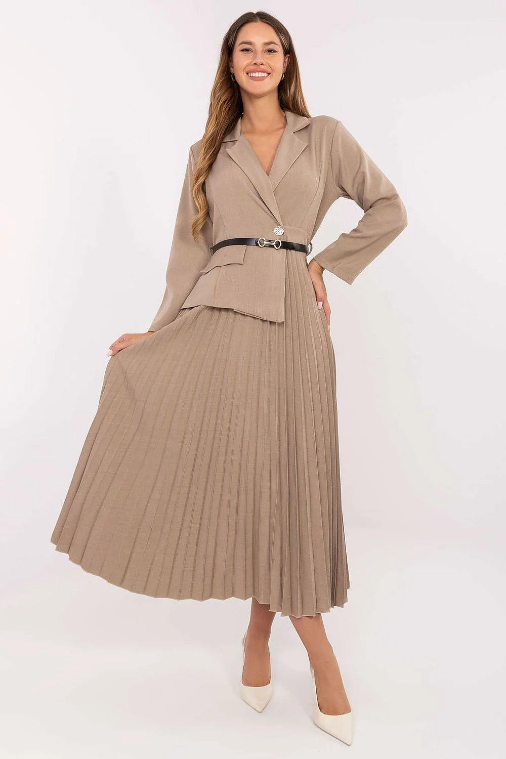robe blazer midi plissée taupe col tailleur manches longues jupe évasée plis plats coupe cintrée ceinture noire boucle