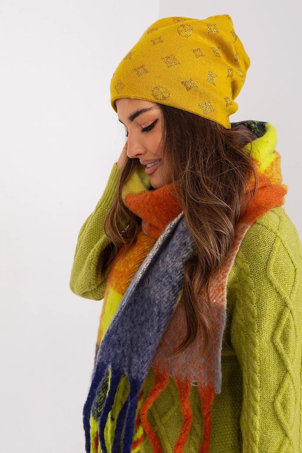 ensemble hiver femme coordonné bonnet écharpe pull jaune moutarde carreaux multicolore oversize franges moelleux laine tricot côtelé décontracté chaud confortable