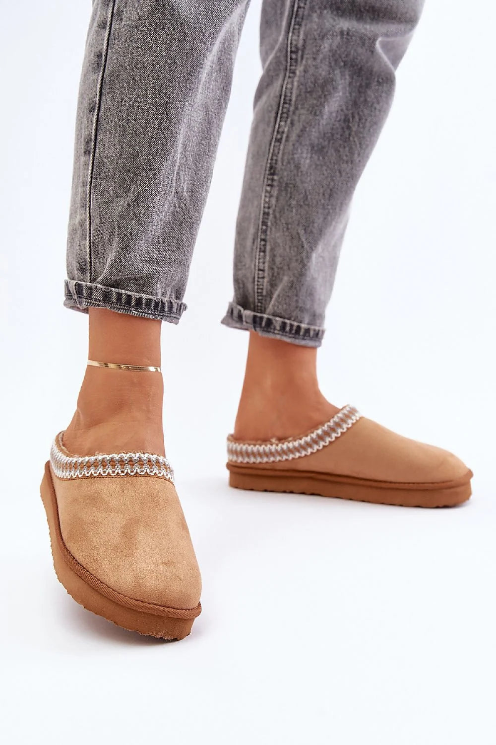 Mocassins pour femmes confortables en daim camel brodé finitions tressées style décontracté chic