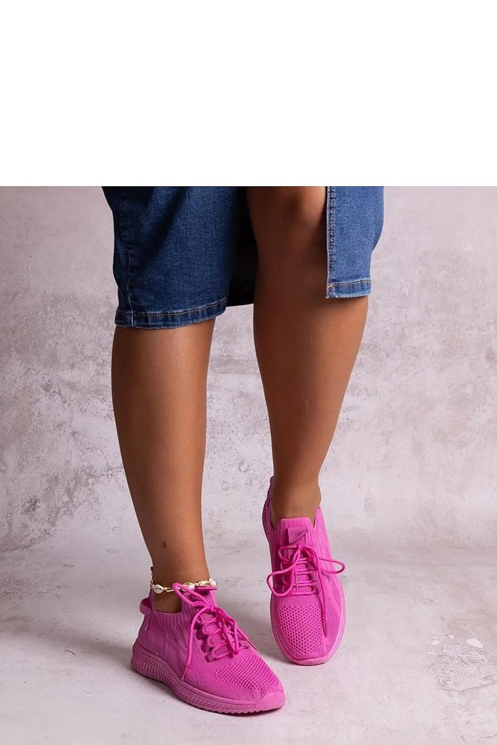 baskets femme sneakers basses fuchsia maille respirante col chaussette lacets semelle épaisse texturée antidérapante renfort talon maintien léger amorti confortable