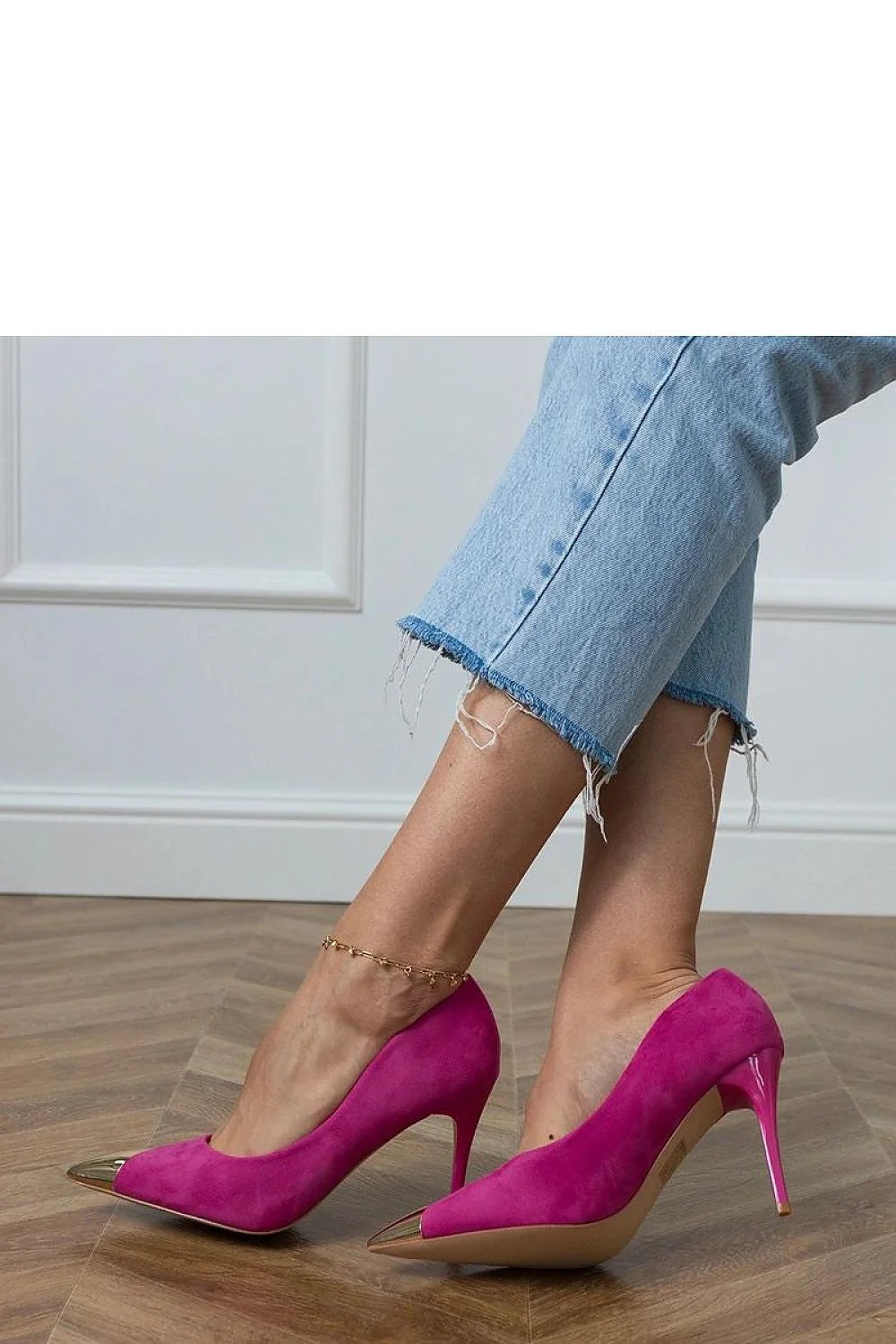 escarpins femme fuchsia suède cuir écologique embout métallique doré bout pointu talon aiguilles 10cm élancée semelle intérieure confort soirée chic