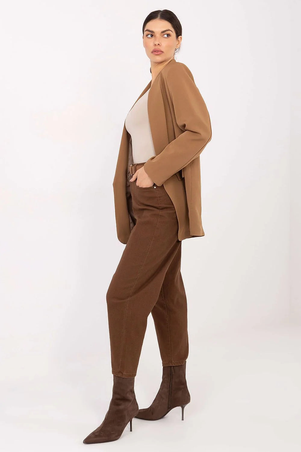 jean mom femme taille haute stretch élasthanne polyester confortable fuselé coupe classique intemporel zip bouton poches arrière ceinture boucle