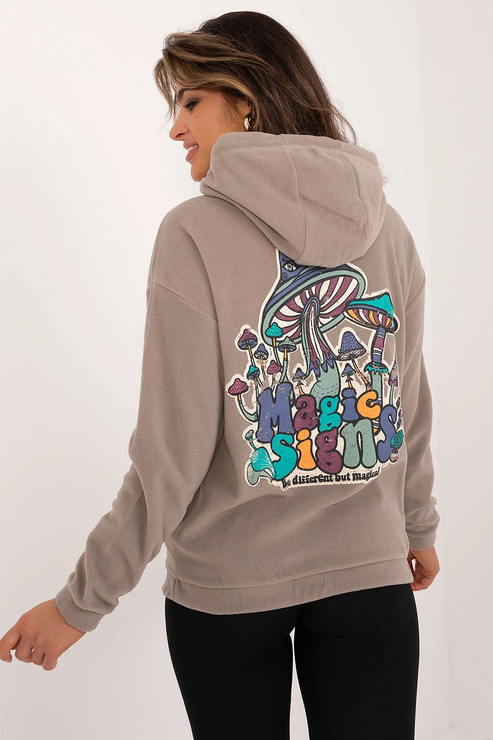 Sweatshirt à capuche femme moderne style décontracté couleur taupe inscription Magic Signs manches longues poche kangourou