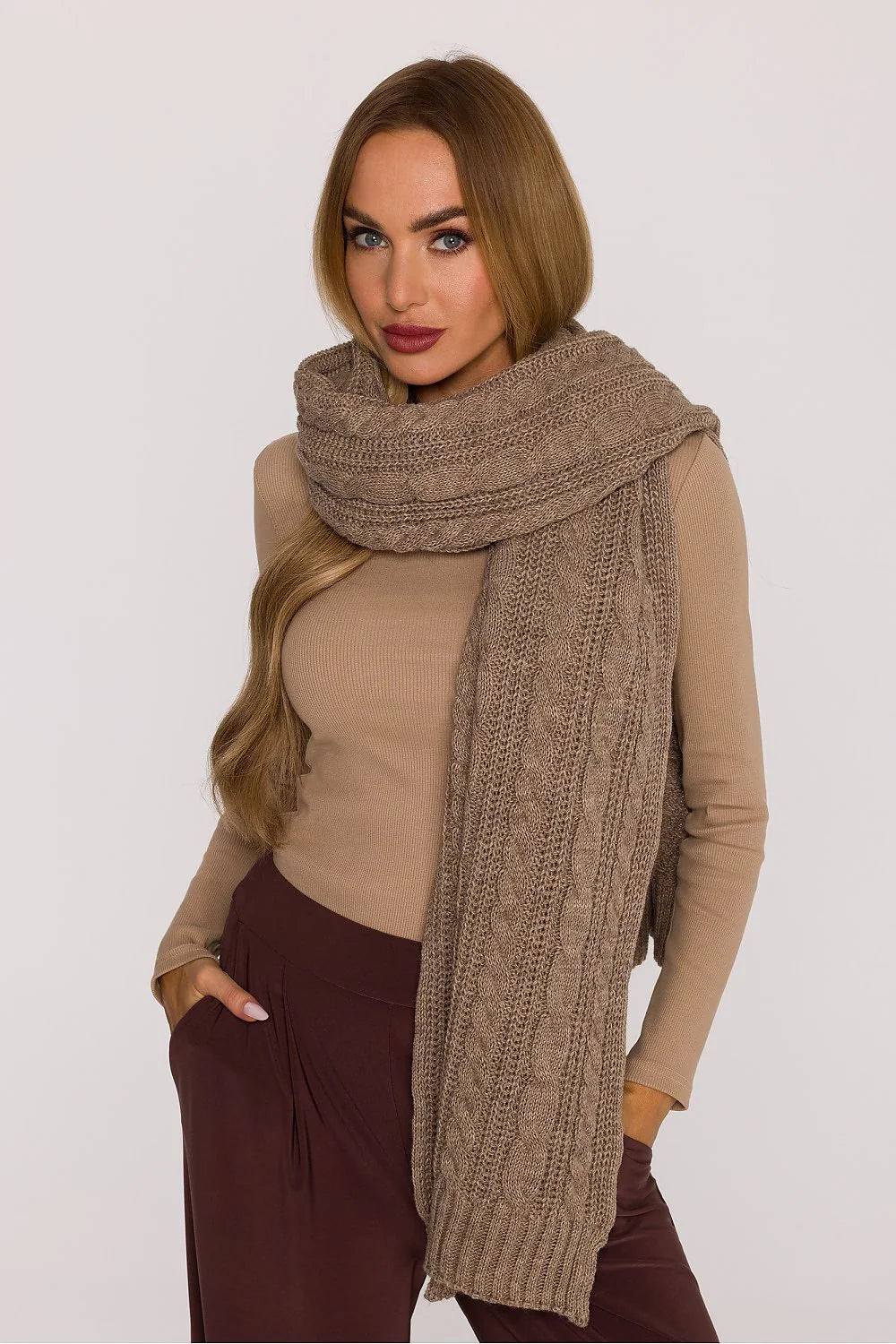 châle écharpe femme longue oversize maille torsadée taupe tricot épais motif câble finitions bords côtelés largeur généreuse texture douce chaude