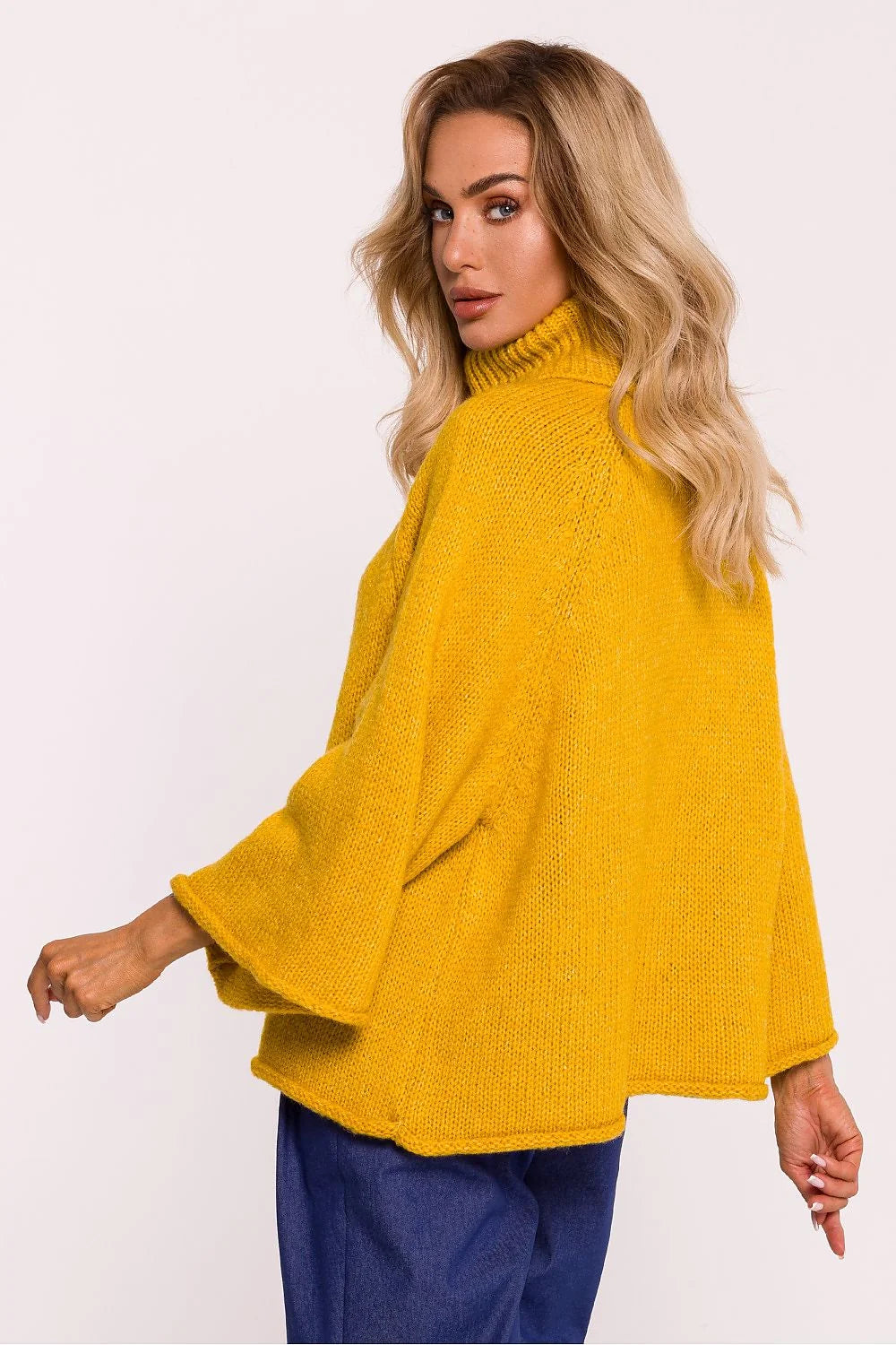 pull col roulé oversize coupe boxy maille grosse tricot moelleux laine mélangée jaune moutarde manches trois quarts évasées cloche