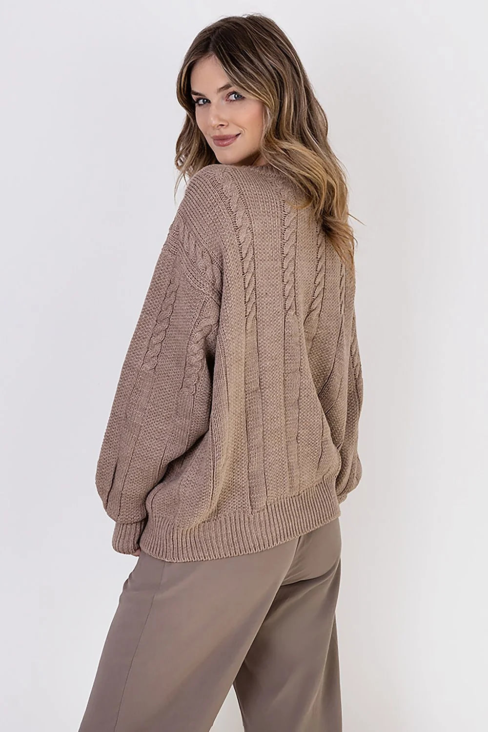 Pull pour femme classique intemporel maille torsadée manches longues taupe acrylique 90% laine 10% coupe ample