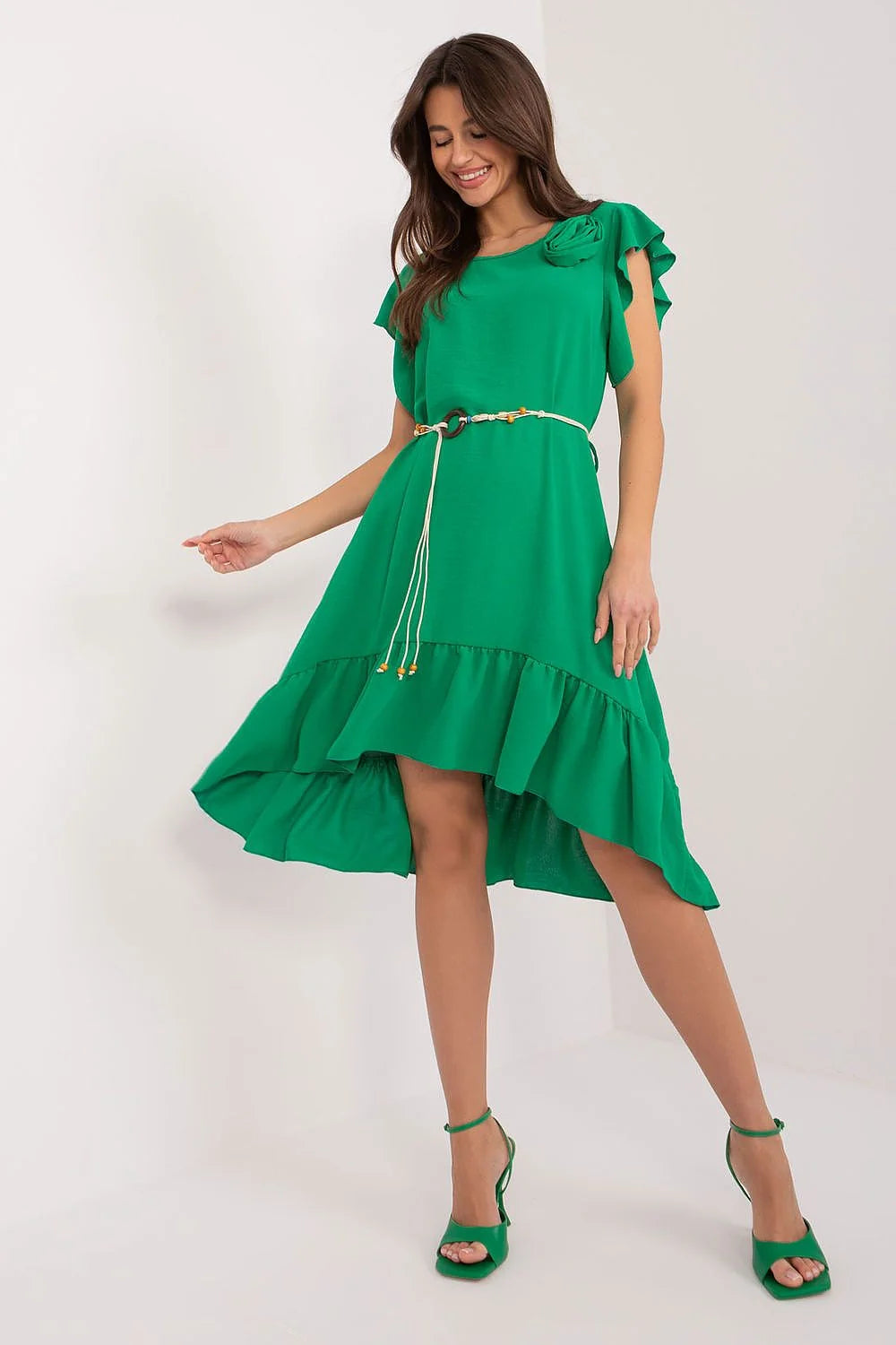 Robe asymétrique à manches courtes en polyester vert émeraude avec ourlet à volants et ceinture multicolore pour femmes