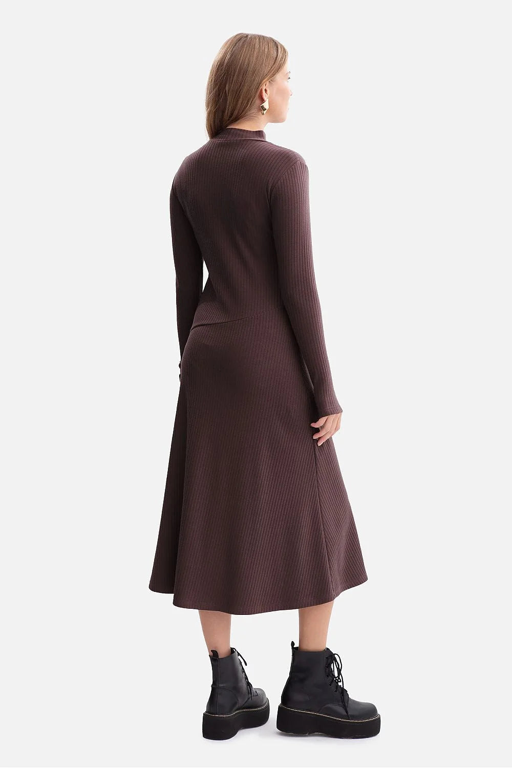 robe midi côtelée extensible marron chocolat col montant manches longues découpes pouce ajustée buste taille marquée jupe évasée confortable premium