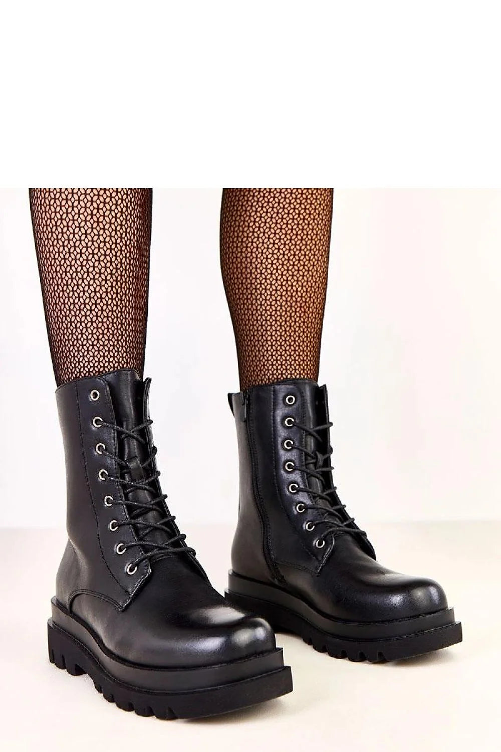 bottines rangers femme cuir écologique noir lisse brillante bout rond lacets oeillets metalliques zip lateral semelle plateforme crantee antiderapante doublee