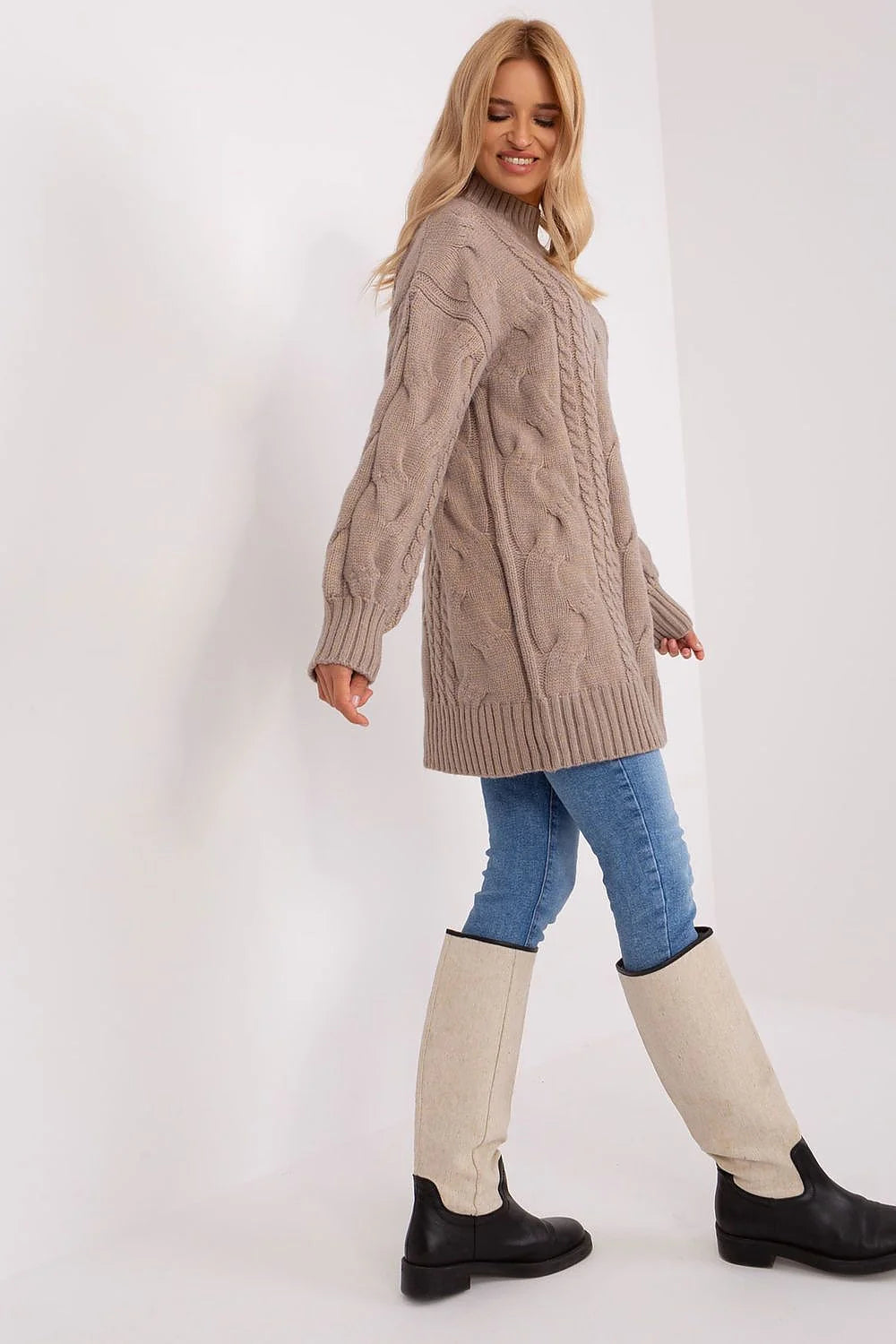 Pull long pour femme élégant manches longues col montant texture torsade couleur taupe matelassé