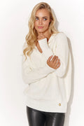 Pull pour femme Makadamia design moderne élégant col V maille texturée couleur blanche éclatante coupe ample manches longues finitions côte doré occasion polyvalente
