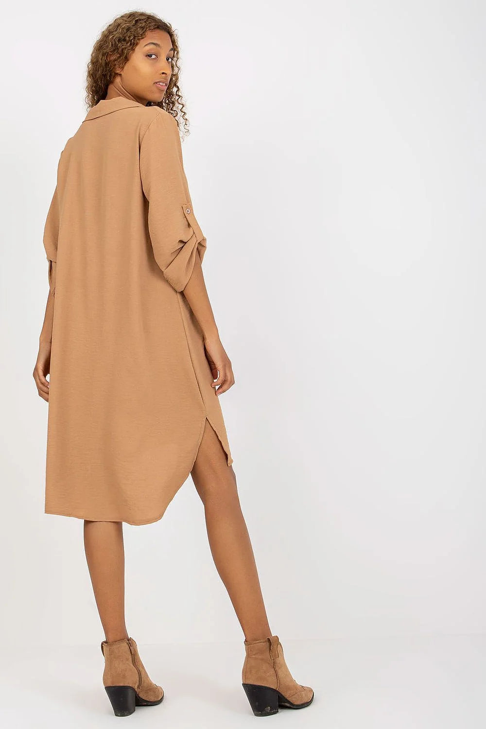 Robe de jour Italy Moda ample manches longues col V repliable confort style minimaliste beige caramel polyester elasthane femme