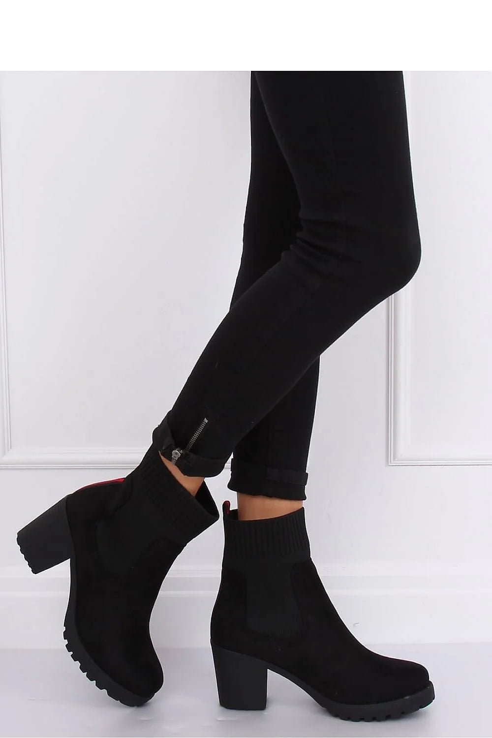 Bottines noires similicuir modernes confortables avec bande rouge talon épais semelle crantée femme hiver