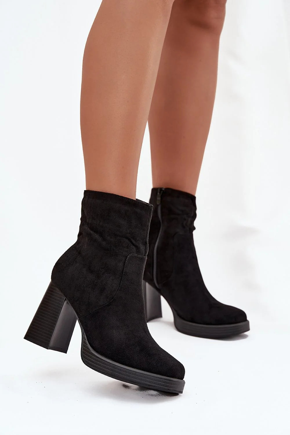 bottines femme suédine écologique noir talon bloc haut pilier confortable semelle crantée bout arrondi fermeture éclair chic polyvalente automne hiver