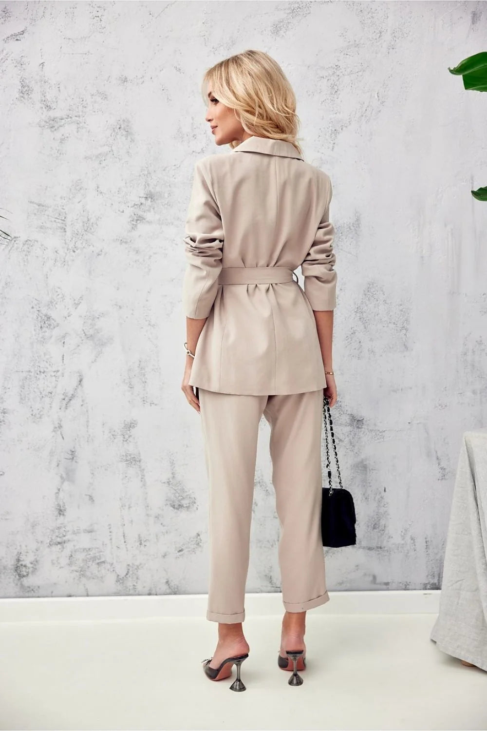 pantalon femme élégant droit taille ajustable cheville coupe cigarette polyester viscose tissu fluide soyeuse poches obliques fermeture latérale Pologne
