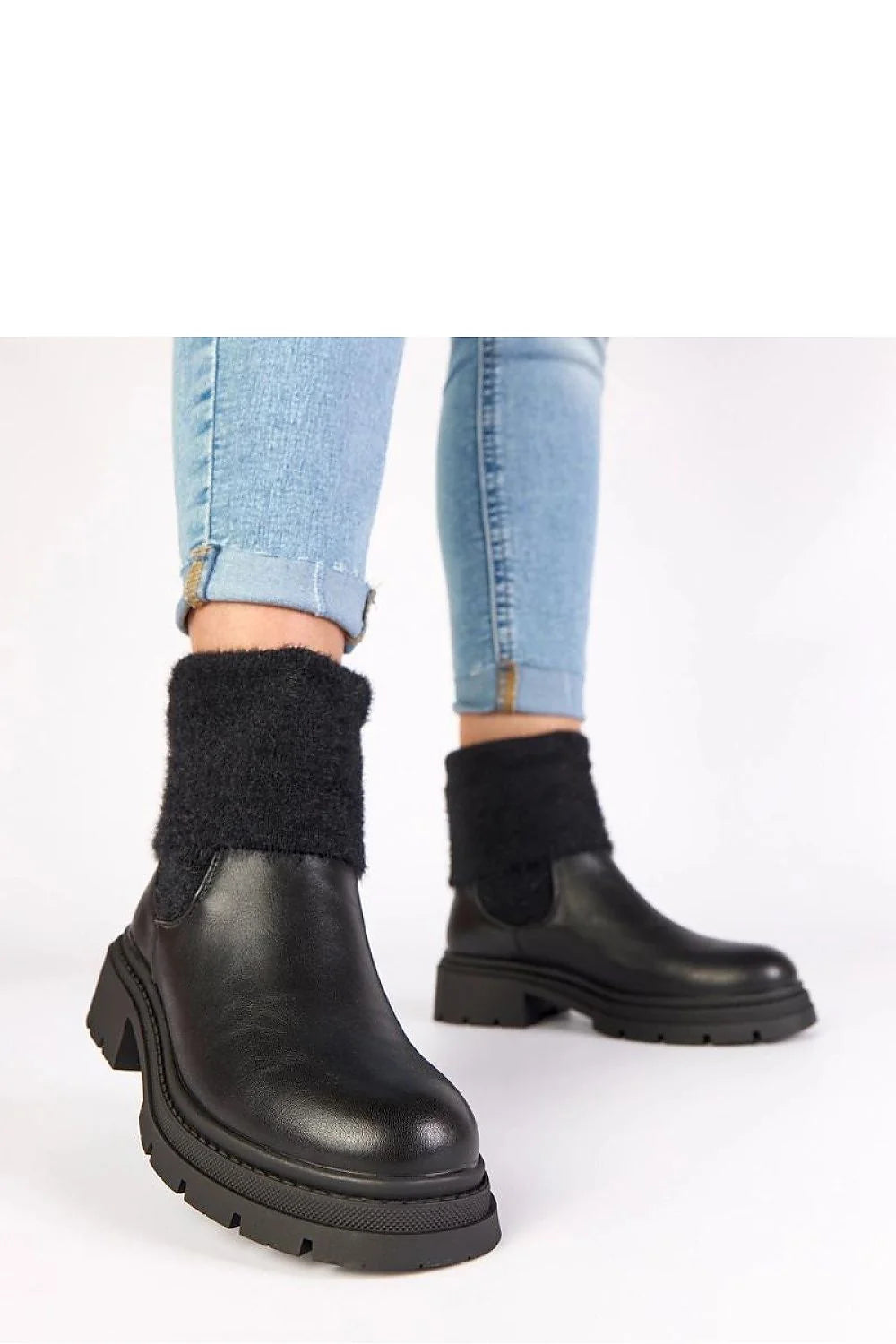 bottines noires élégantes féminines modernes confortables insert élastique cheville décoratives tige Evelyn Gemre semelle stable maintien automne hiver polyvalentes