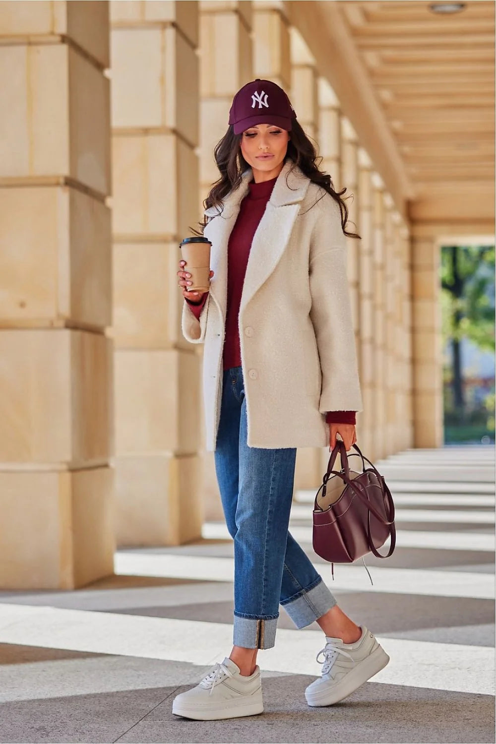 Veste longue féminine en laine couleur ivoire boutons classiques coupe oversize isolation doublure matelassée automne hiver femmes