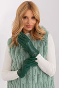 Gants élégants isolés pour femmes vert forêt brodés fleur gilet pelucheux vert menthe mode hiver