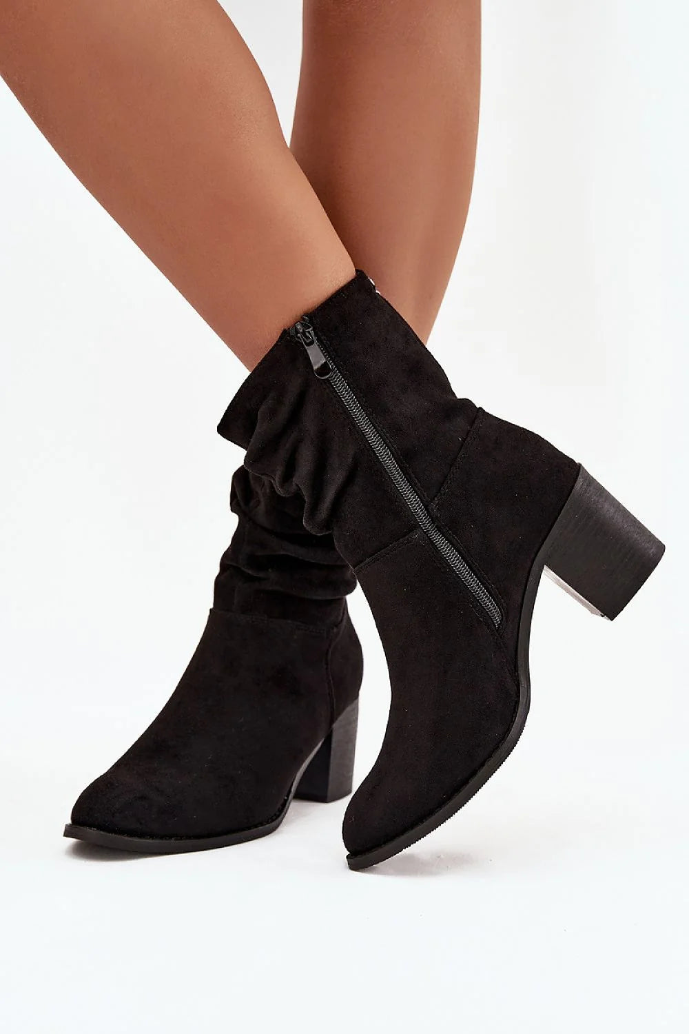 bottines femme suédine noires tige mi mollet froncée bout légèrement pointu silhouette effilée fermeture éclair latérale talon bloc confortable