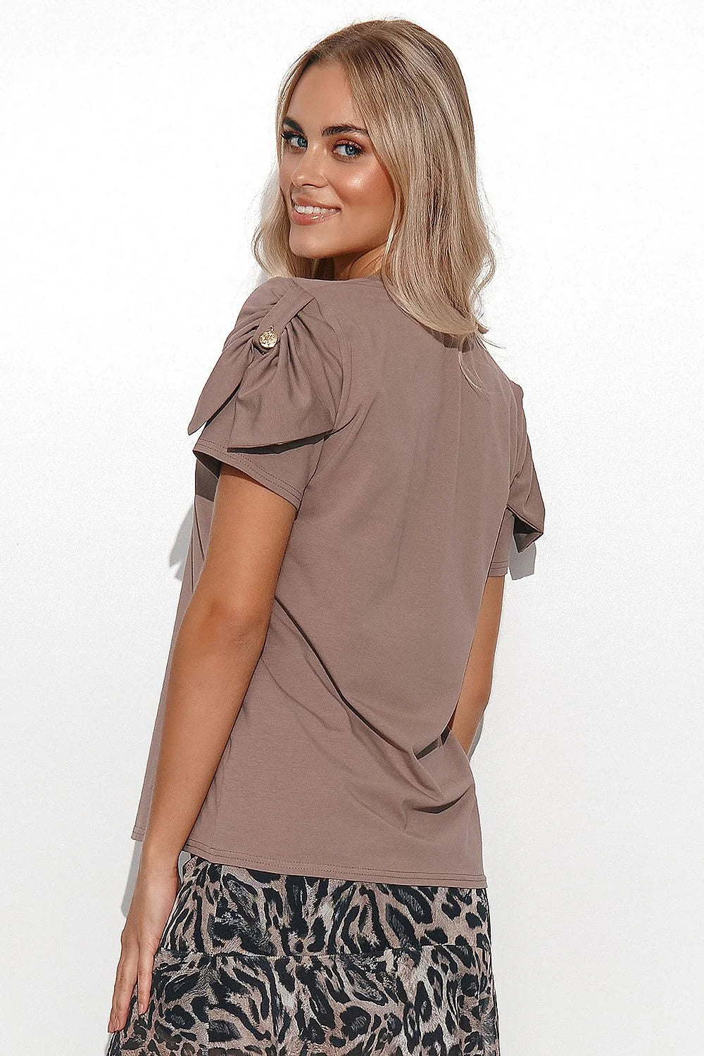 chemisier femme élégant col V manches courtes superposition tissu épaules taupe coton respirant coupe décontractée tombé fluide finitions soignées polyvalent