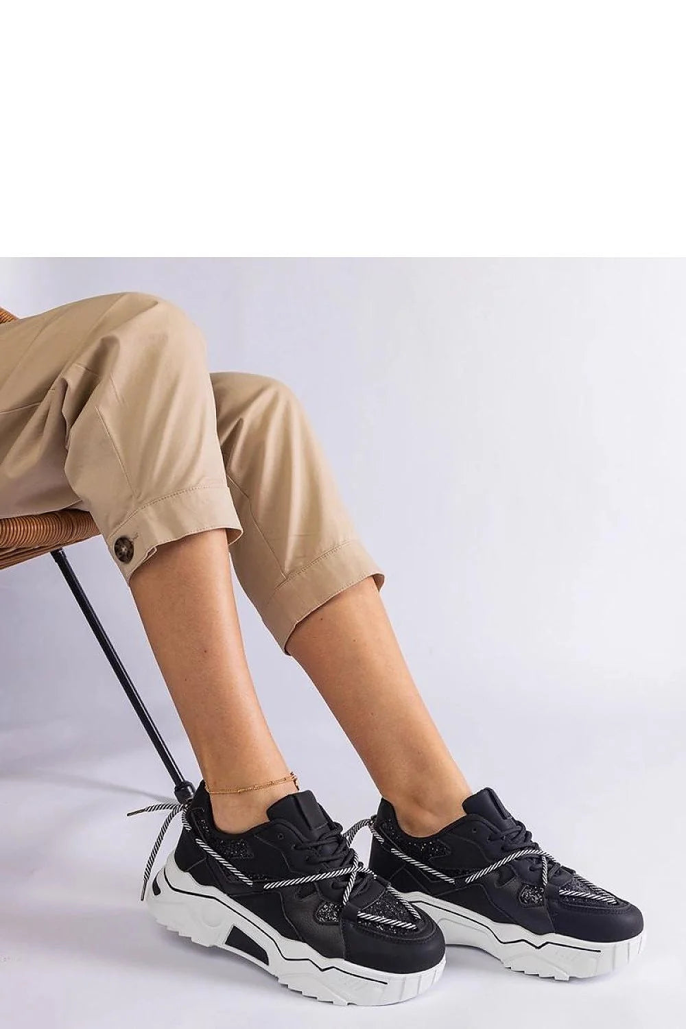 Baskets mode urbaine femmes style chunky noire blanc lacets bicolores tige cuir haute qualité