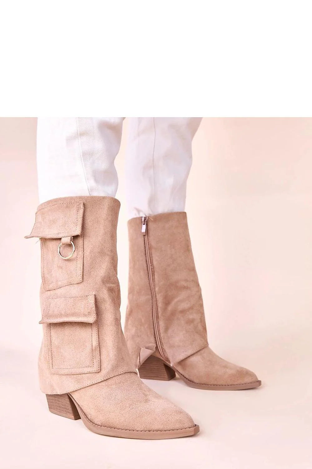 bottines suédé écologique beige taupe mi mollet style western bout amande talon bloc 7cm tige 25cm zip poches rabat anneau