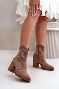 bottines femmes suédine écologique taupe bohème chic cheville bout effilé talon bloc confortable découpes perforées strass clous argentés