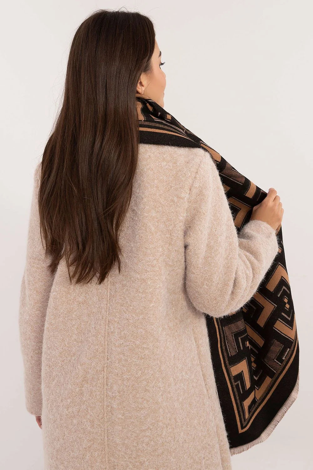 Écharpe élégante longue en viscose et laine, motifs géométriques, fuschia et camel, shawl polyvalent pour femmes, accessoire mode intemporel