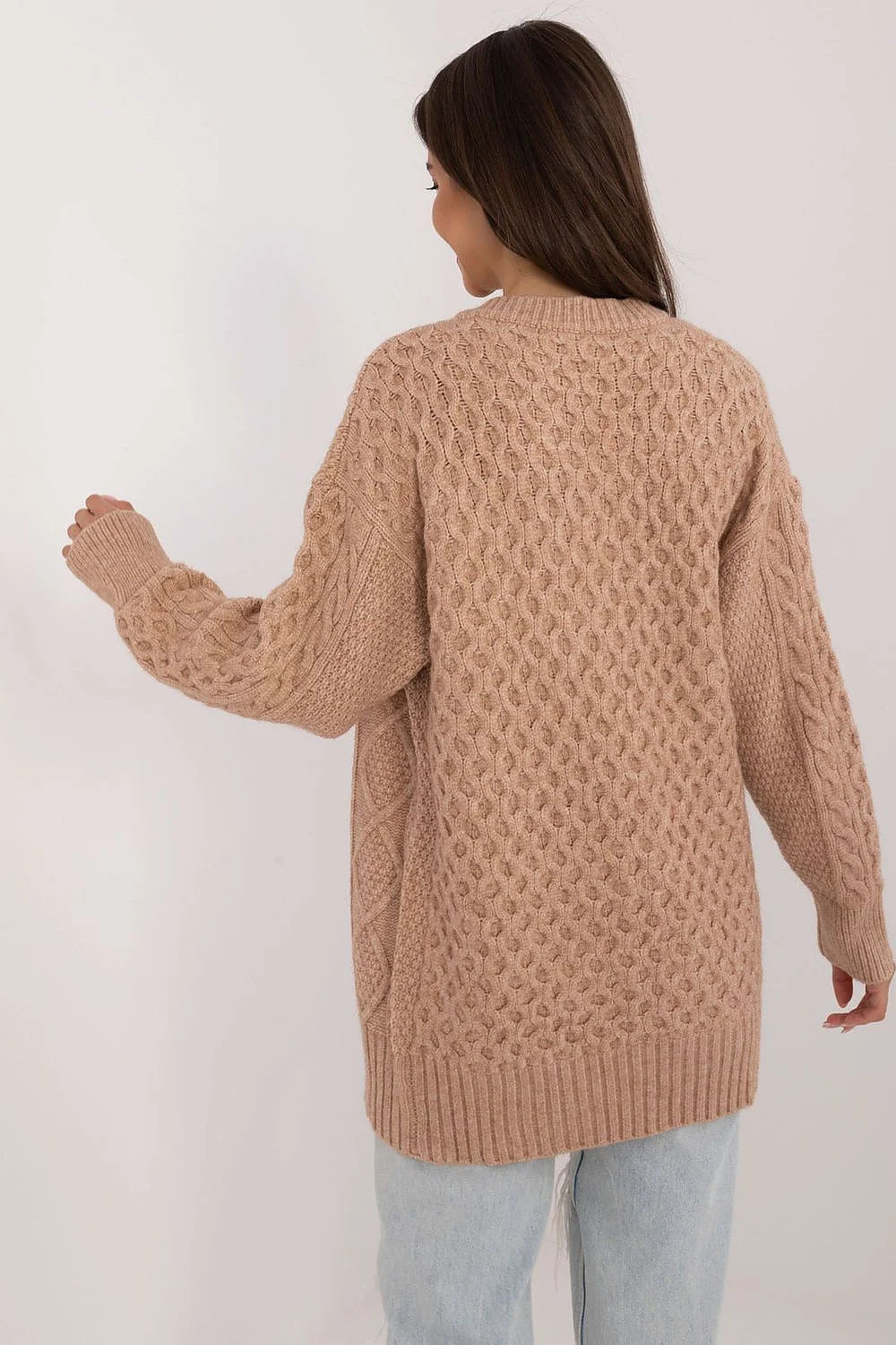 Cardigan pour femme en tricot torsadé coloris beige doux coupe ample manches longues boutons assortis