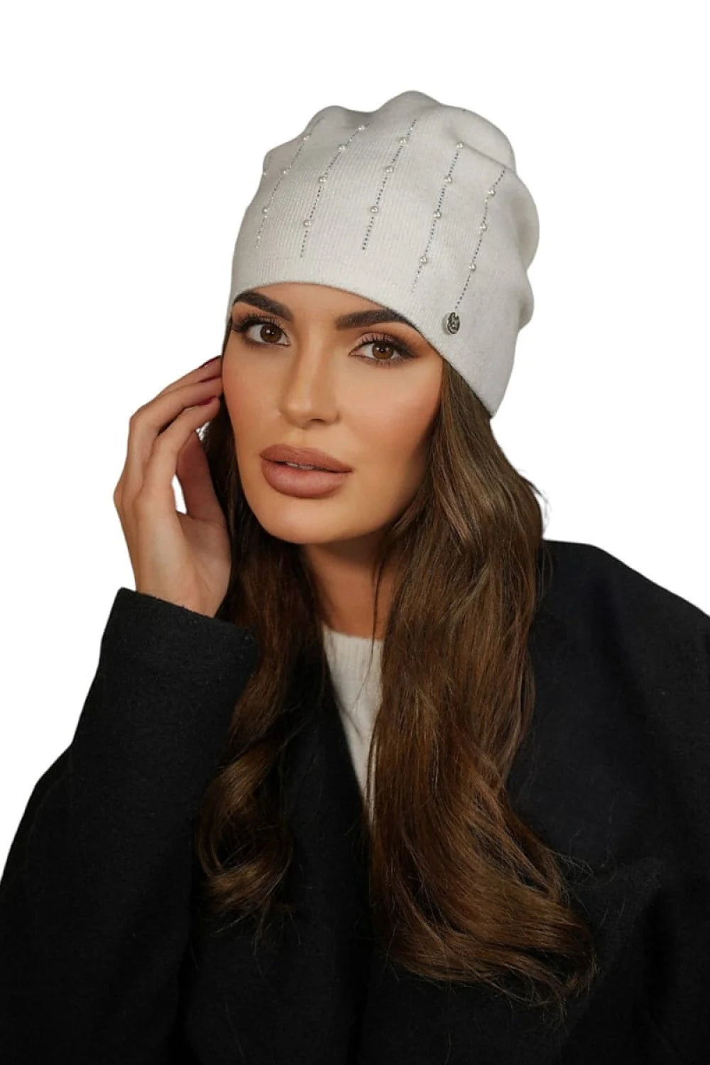 bonnet femme slouchy maille fine écru intérieur doux perles zircons verticales médaillon métal plis stretch élégant viscose laine acrylique élasthanne
