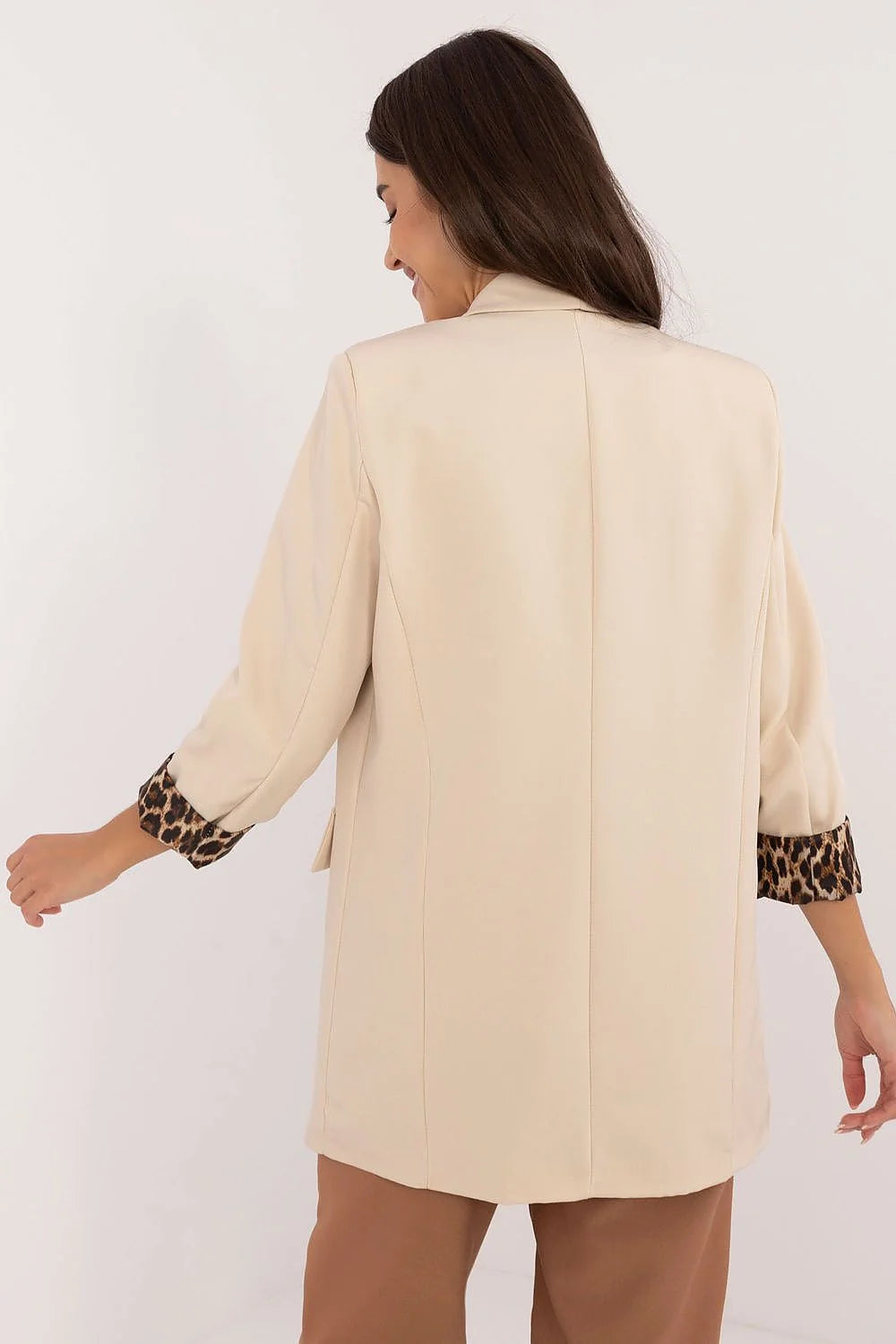 Blazer femme style décontracté élégant teinte beige claire manches retroussées doublure léopard polyester semi-ajusté longueur mi-cuisse sans boutons poches rabat