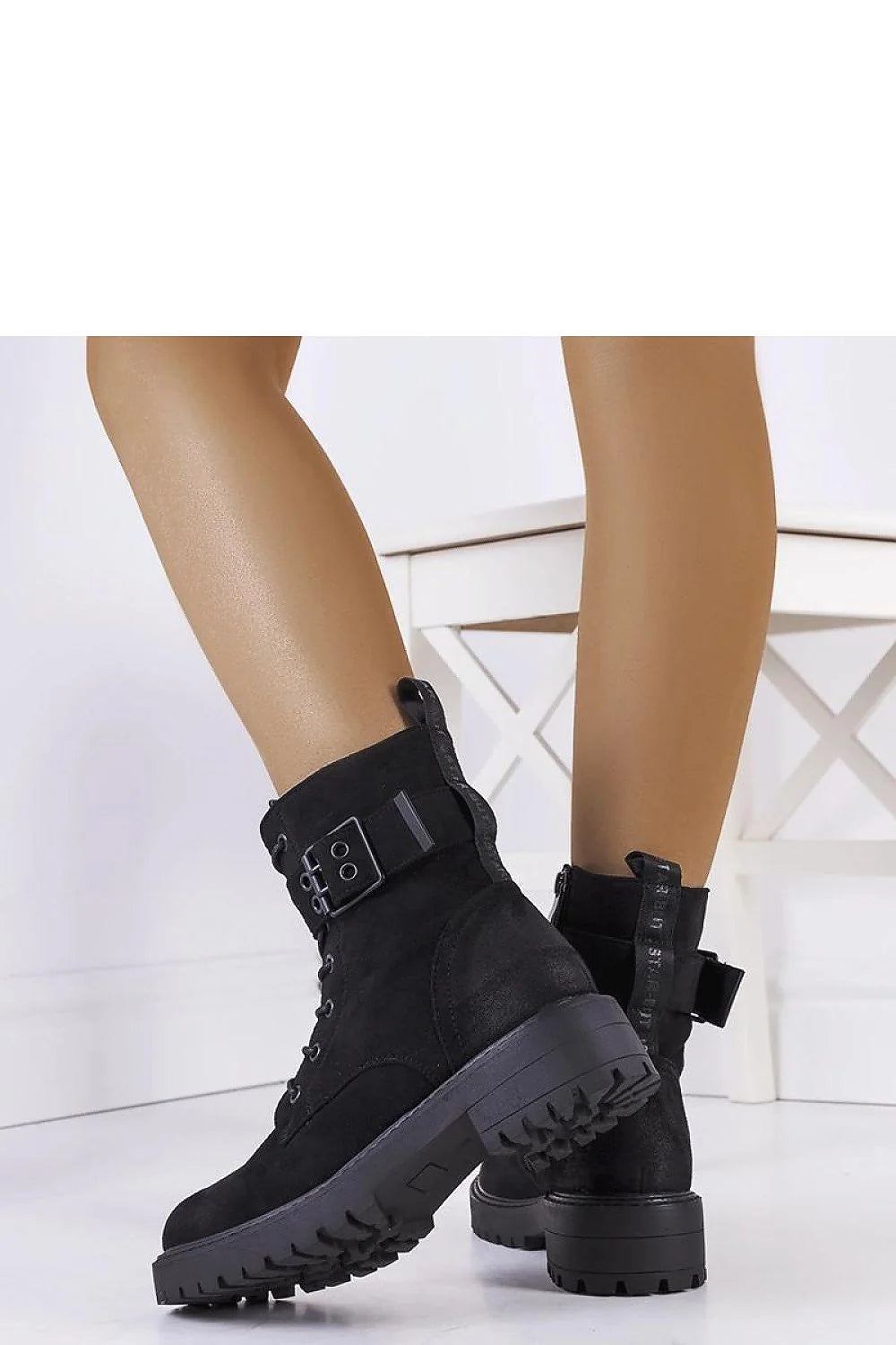Bottes urbaines femmes style militaire cuir suédé noir lacets sangle métallique semelle cramponnée confort cheville