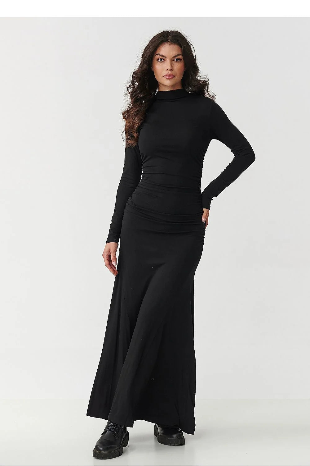 robe longue maxi noire manches longues col montant moulante fronces latérales taille jupe évasée jersey extensible coupe ajustée