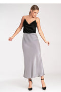 Robe à deux tons noire et argentée en satin longue évasée buste ajusté bretelles fines femme occasion élégante