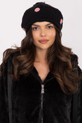 Bonnet d'hiver féminin en tricot laineux moderne avec pois roses pompon discret ajustement élastique femme élégance quotidienne