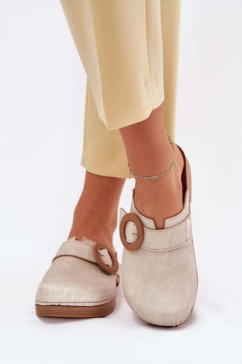 Sabots femmes design élégant moderne sabot cuir suédé beige boucle décorative sangle réglable semelle caoutchouc talon 3.5 cm INBLU
