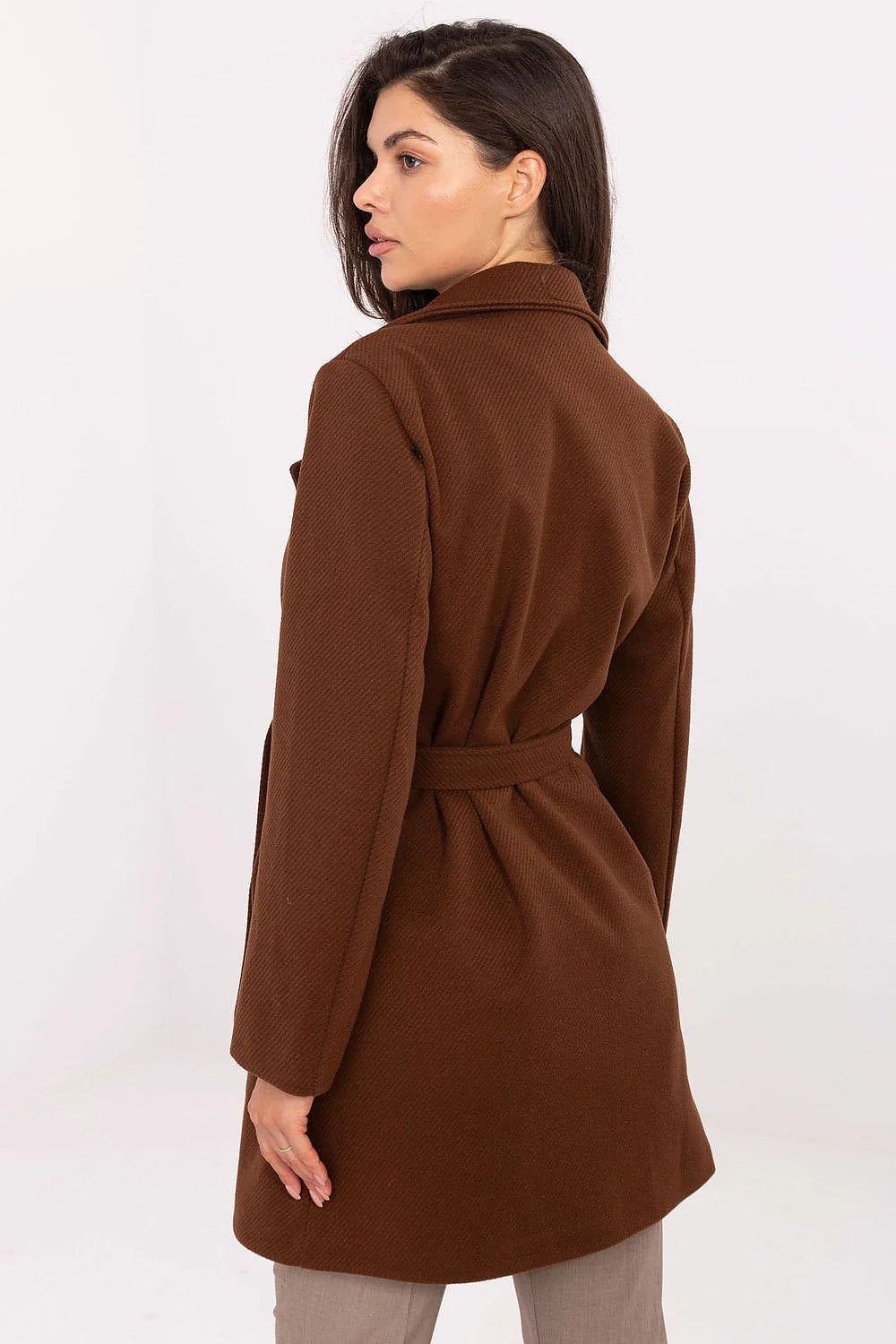 manteau femme court double boutonnage ceinture nouée chocolat col tailleur coupe droite mi cuisses poches rabat texturé laine