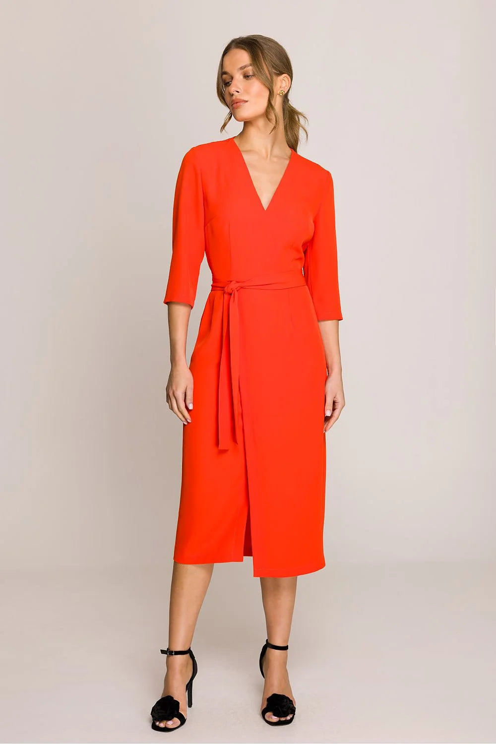 robe midi portefeuille ceinturée crêpe rouge vif décolleté V profond manches troisquarts fente centrale coupe droite ajustée taille nouée élégante