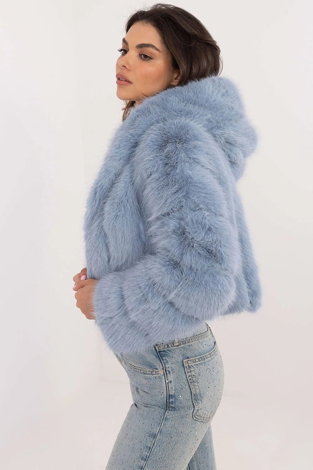 Manteau court femme style moderne élégant fourrure synthétique bleu pastel manches longues col volumineux sans doublure saison automne-hiver