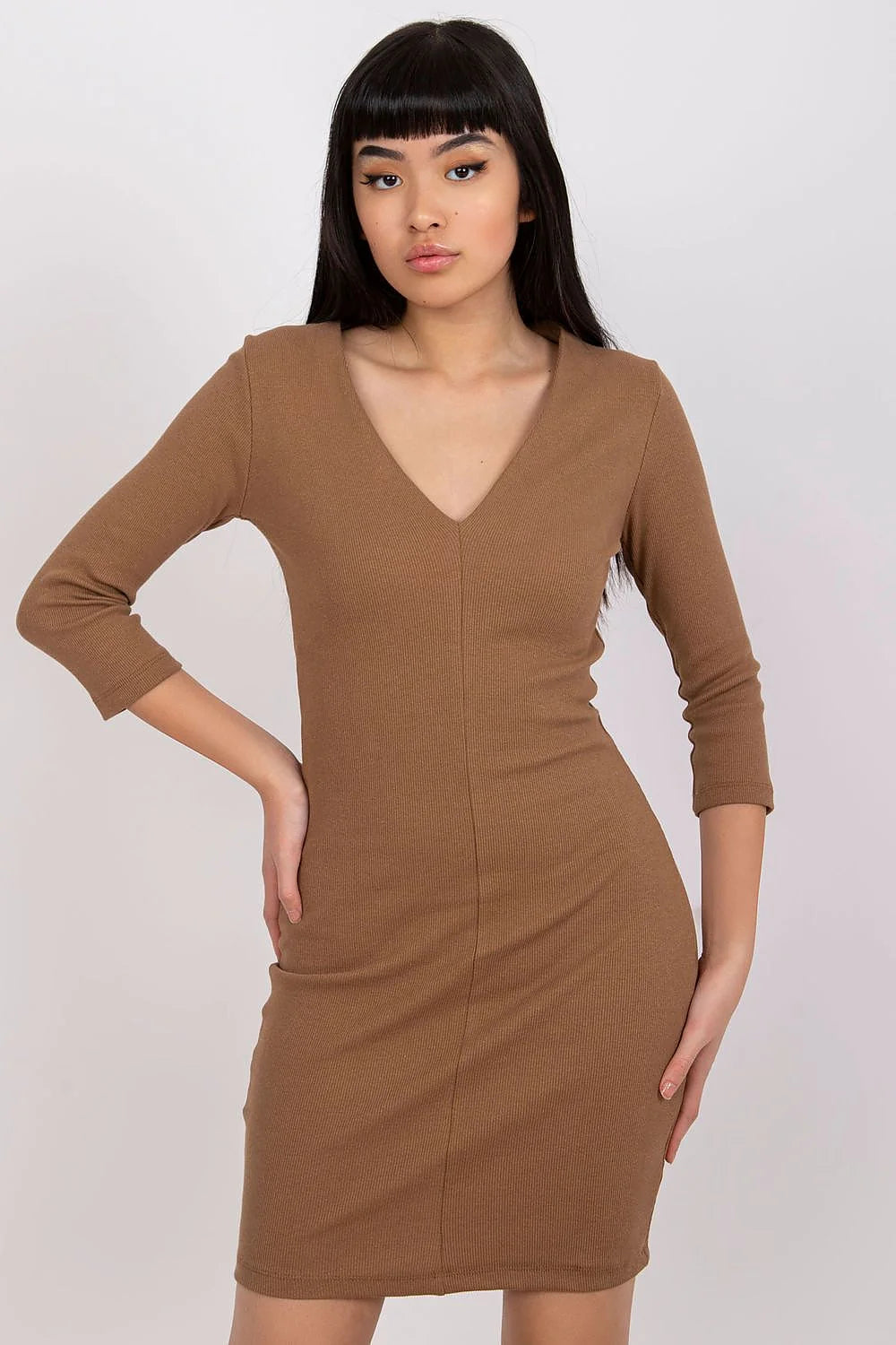robe moulante manches troisquarts col V coton élasthanne côtelée camel stretch maintien confortable élégant polyvalent quotidien soirée