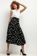 Chemisier blanc sans manches jupe noire motifs pois longueur midi taille haute viscose coton femme élégance mode occasion spéciale