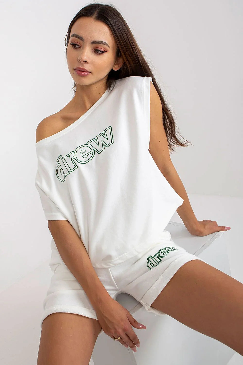 ensemble féminin exmoda blouse oversize encolure asymétrique manches courtes short taille haute élastiquée molleton doux blanc logo brodé drew