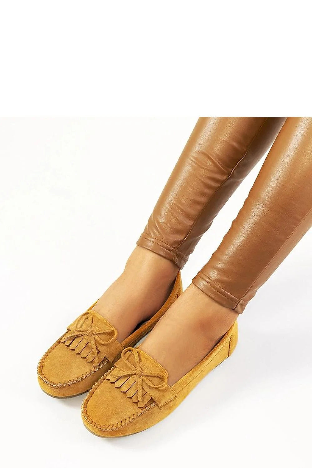 mocassins femme élégants classique jaune moutarde cuir écologique suède slipon franges nœud pompon bout arrondi surpiqûres semelle caoutchouc confortable