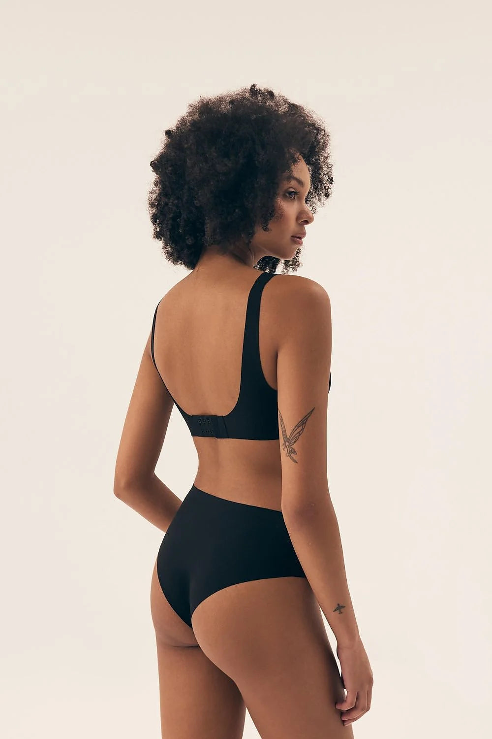 Soutien-gorge rembourré Henderson en microfibre noire culotte haute无缝无痕黑色内衣套装女性日常穿着