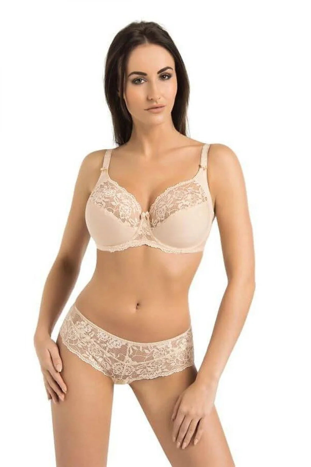 Ensemble de lingerie féminine en dentelle florale beige avec soutien-gorge armé et culotte shorty